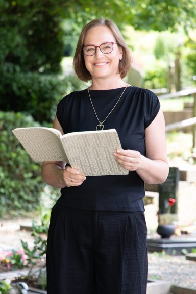 Stephanie Reuter Ihre Trauerrednerin. Stephanie Reuter Ihre Trauerrednerin in Engelskirchen.
